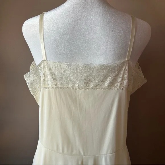 Vintage Vassarette Div Of Musingwear Inc Cream Slip Dress - Picture 4 of 12